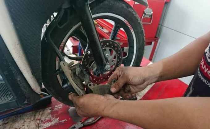 Alat Pembongkar Cakram Motor
